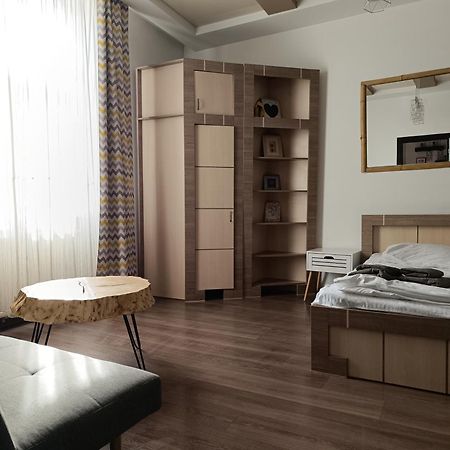 Apartments Zefir Lwów Zewnętrze zdjęcie
